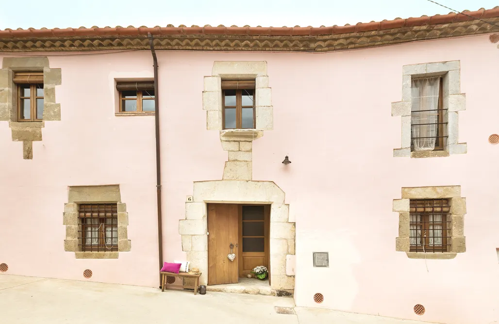 Glamping Cataluña marenya pink house 3