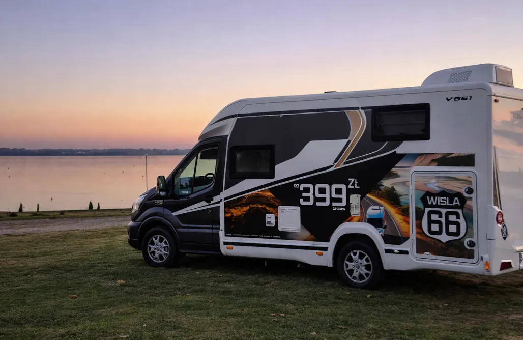 Fajne Miejsca na Wakacje w Polsce Kompaktowy kamper Benimar Yrteo 861 | idealny dla par lub 2+1 2