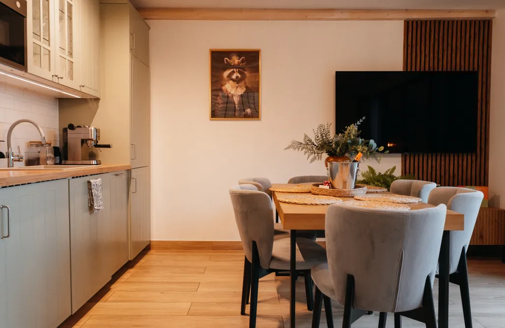 AlohaCamp accommodaties Raam naar de Beskiden, huisje BOS met hottub, sauna en uitzicht op de bergen 4