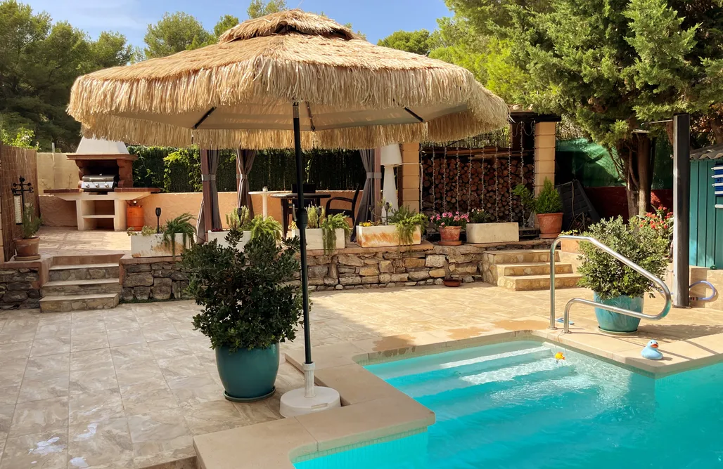 noclegi AlohaCamp Casa Lisboa en Cala Mesquida 4