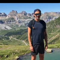 Alejandro gospodarz Casa Rural Masia los Toranes - Destino Starlight