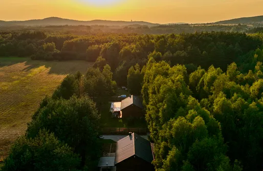Zdjęcie obiektu Forestland - domki wśród drzew z sauną i balią