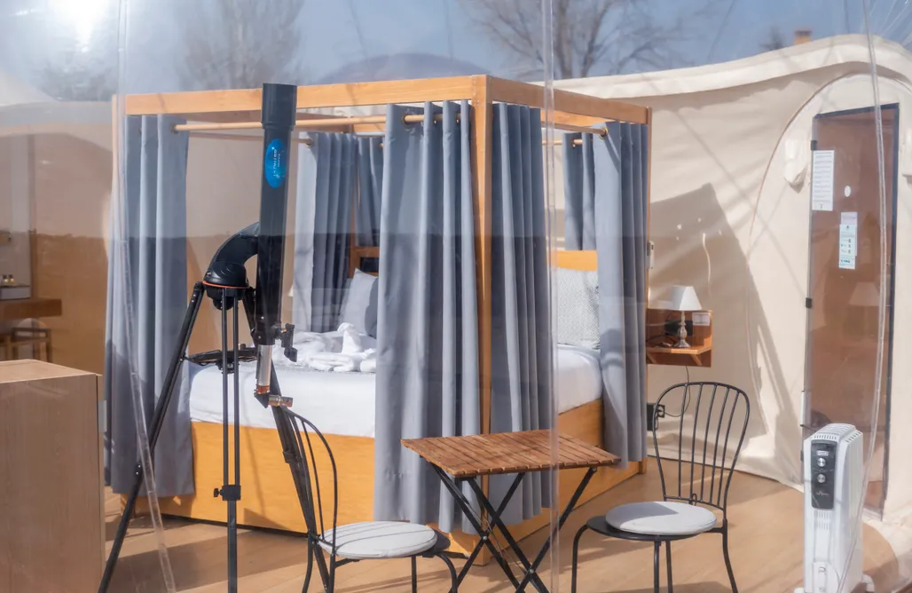 AlohaCamp Galileo burbuja  baño interior 1