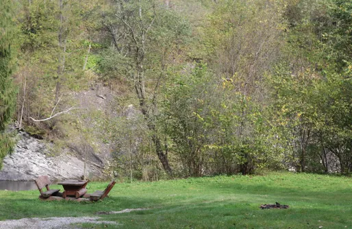 Zdjęcie obiektu Miejsce namiotowe i kamperowe - Nad Rzeką