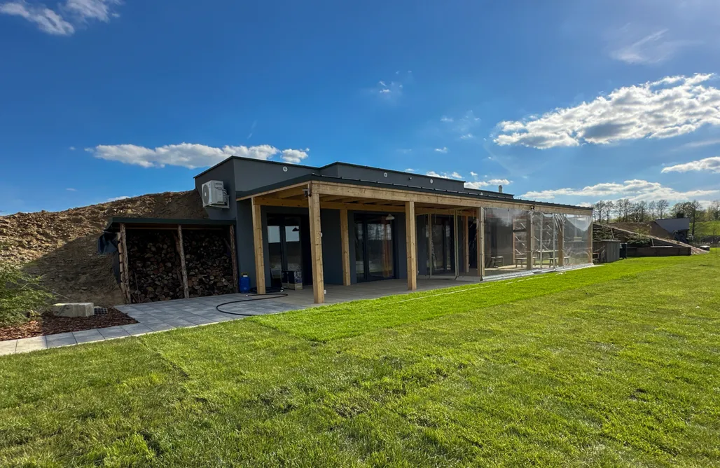 AlohaCamp Dom nad rzeką 1