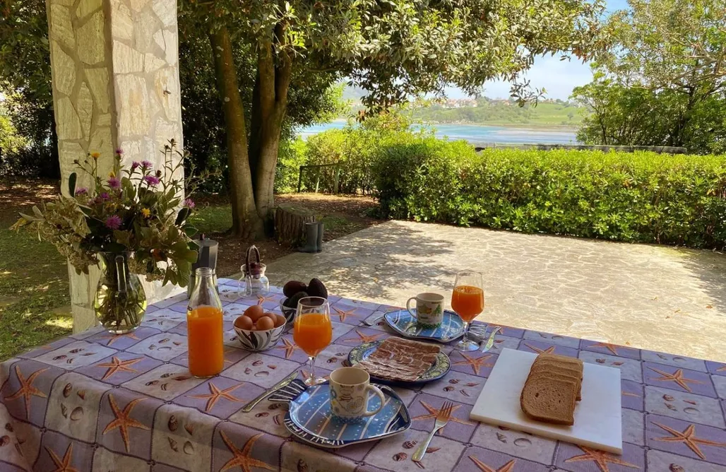 Cabaña de ensueño en el bosque y junto al mar AlohaCamp