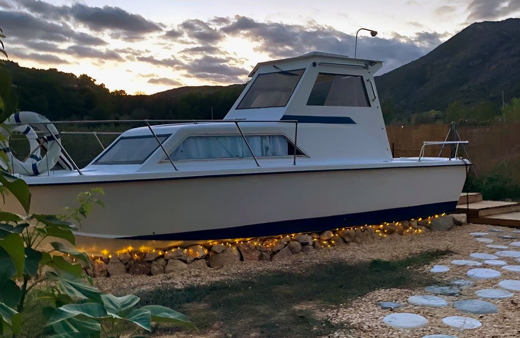 AlohaCamp Barco Varado 1