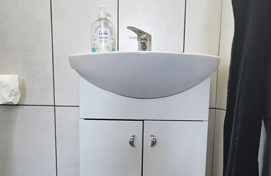 AlohaCamp Miejsce w winnicy dla kamperów z dostępem do prądu i WC 2