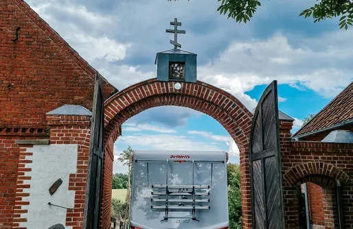 Zdjęcie obiektu Miejsce kamperowe i namiotowe - Klasztor Staroobrzędowców w Wojnowie