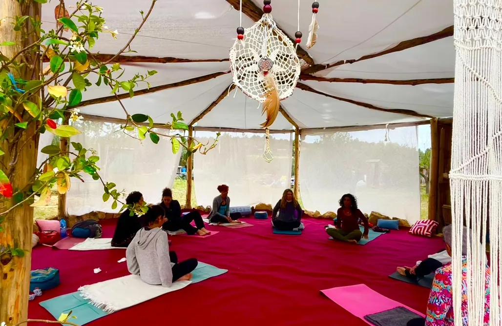 alojamientos AlohaCamp Kurkum Farm Tipi Lunita 1