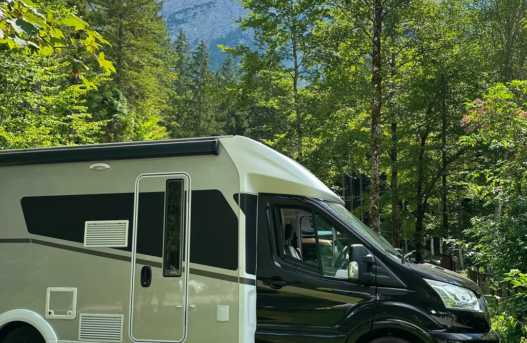 Week-end en Amoureux Ford Sunlight T 680 Adventure 3