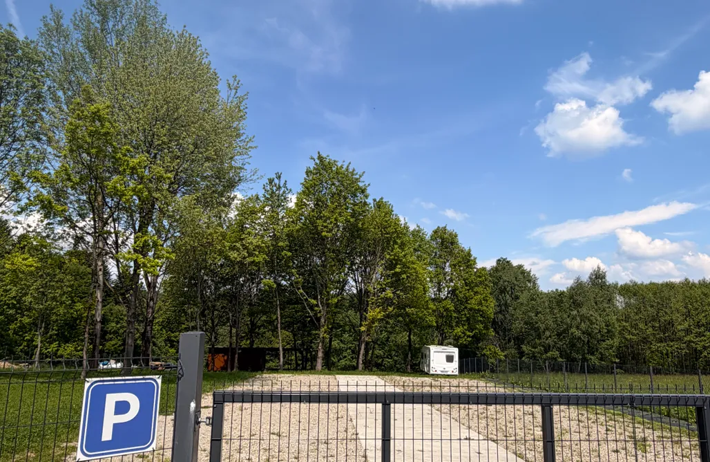 Pole Namiotowe Ustrzyki Górne Miejsce kamperowe - Winnica Widokowa 3