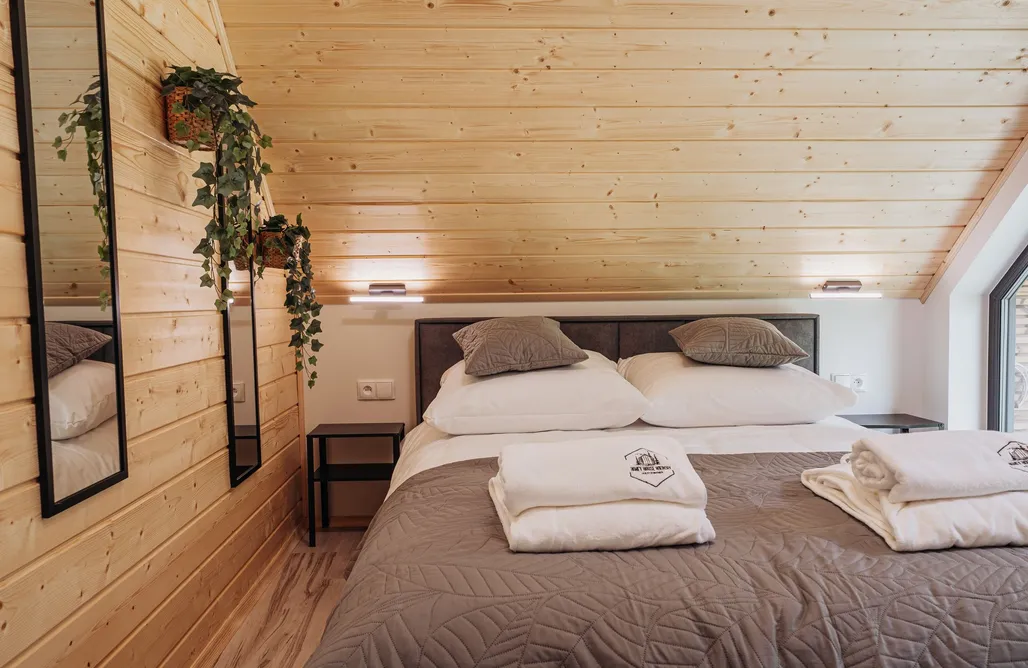 AlohaCamp Honey House Wierchy 2 4