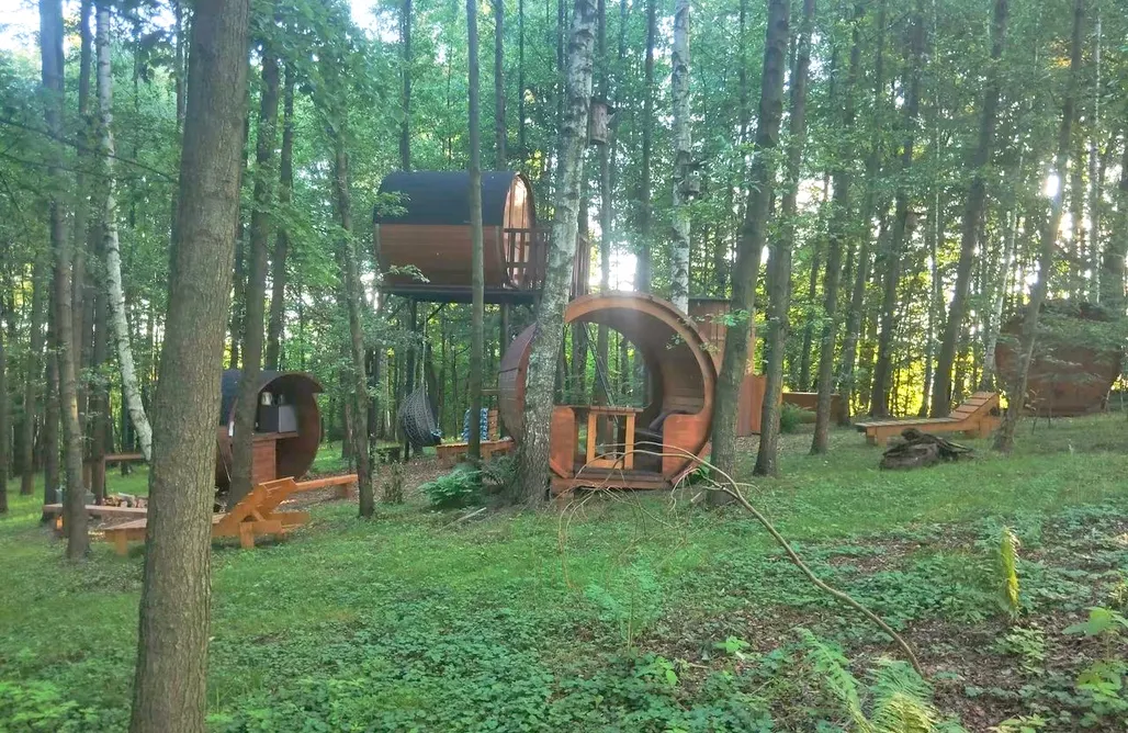 Czerwcówka 2026 Leśne Spanie Glamping domek na drzewie  3