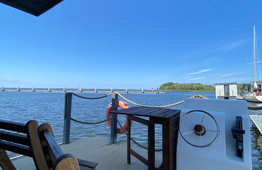 AlohaCamp Dom na wodzie Bugatti 3