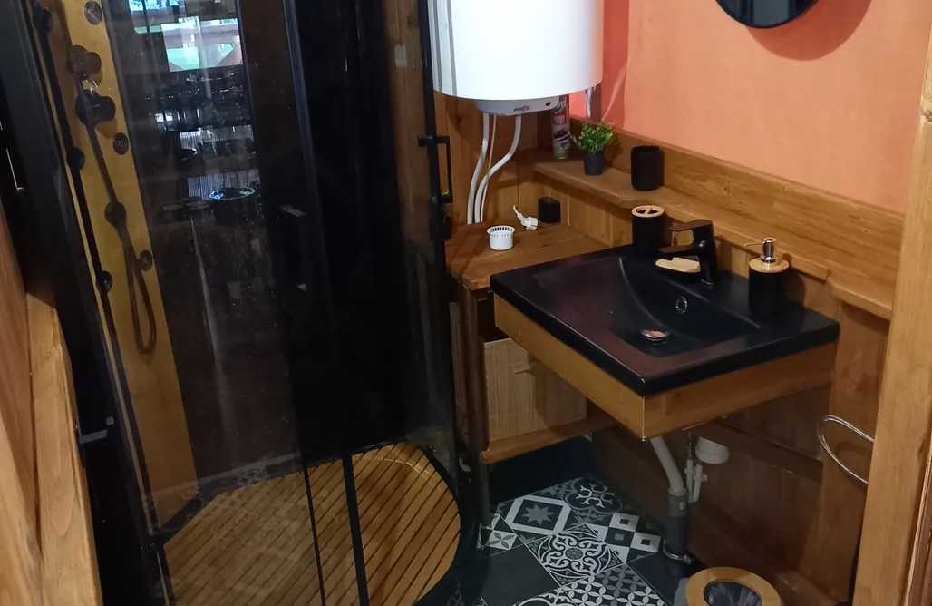 noclegi AlohaCamp Glamping Safari z prywatnym jacuzzi, kuchnią, łazienką 5