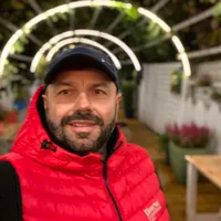 Grzegorz gospodarz Forestland - domki wśród drzew z sauną i balią