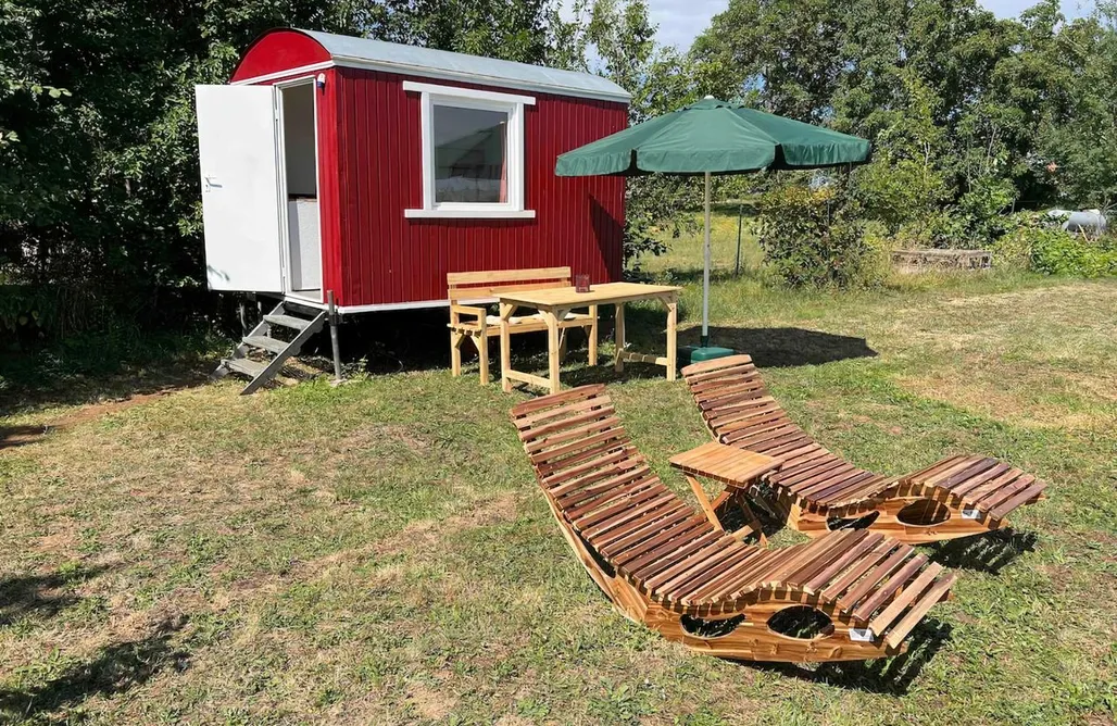 Hütte Im Wald Mieten München Bauernhof Glamping mit Alpakas und Ziegen 2
