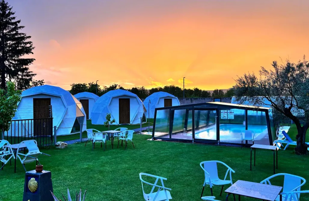 alojamientos AlohaCamp Igloo Rooms 4