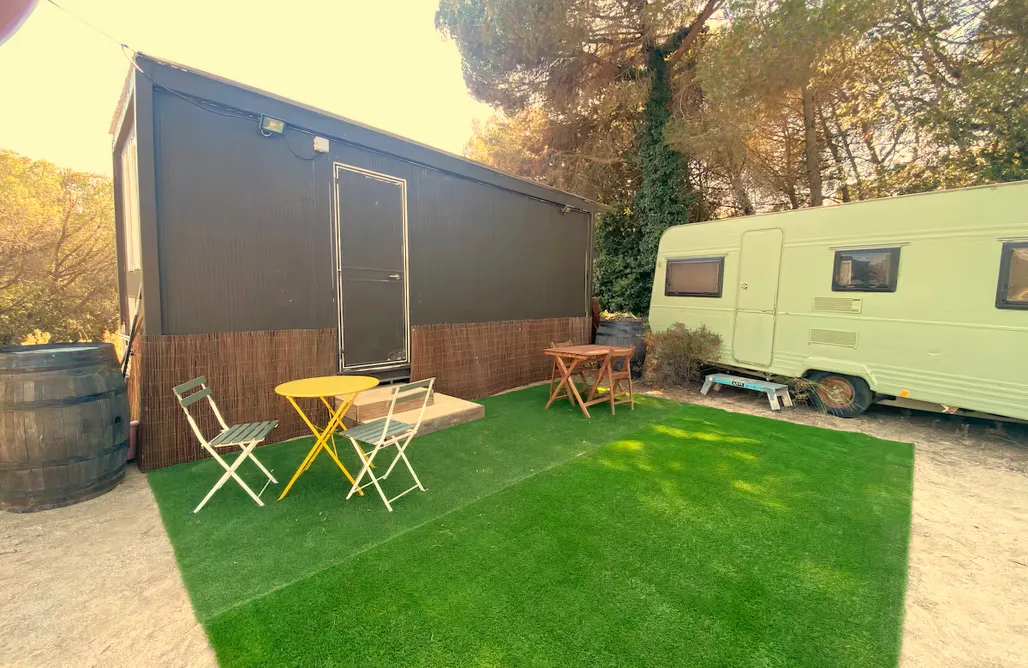 Cave House Spain Preciosa tiny house + caravana en granja hipica 2
