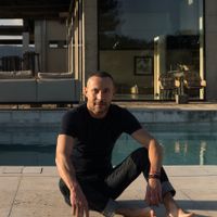 Joris gospodarz Spronken House