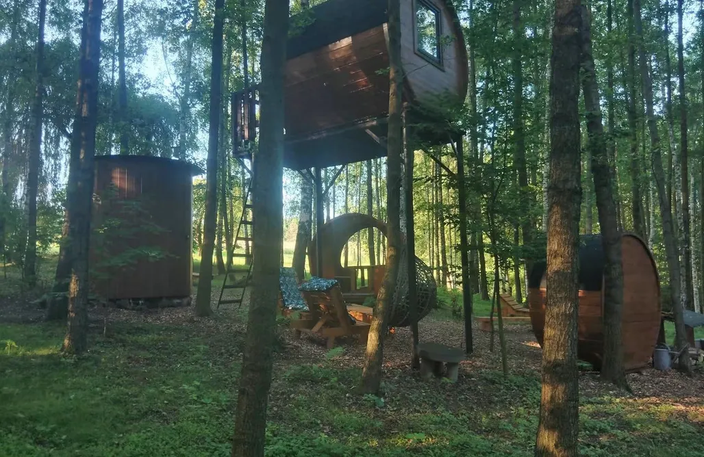 Energylandia Noclegi Leśne Spanie Glamping domek na drzewie  1