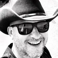 Tomasz gospodarz  Horyzont Zdarzeń — Siedlisko Ciemnego Nieba