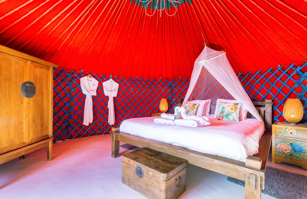 AlohaCamp Eco Palm Yurt 4