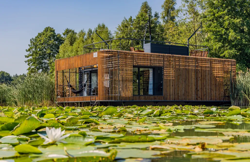 AlohaCamp accommodation Water Hideouts - pływające domy 2