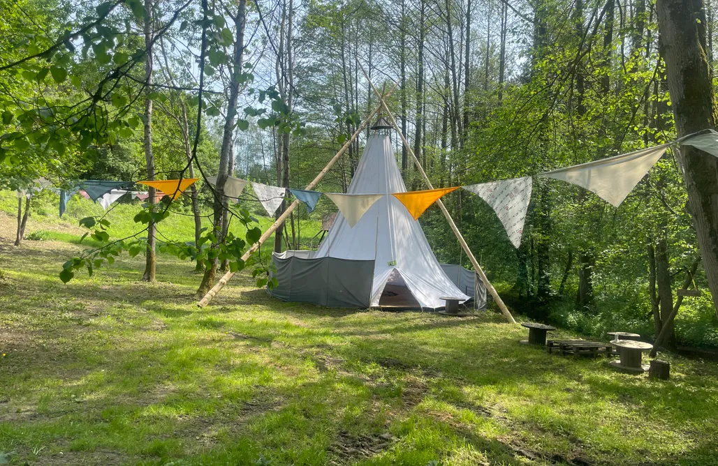 AlohaCamp Tipi w wąwozie  2