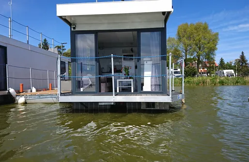 Zdjęcie obiektu ARKA 1  domki na wodzie, rower wodny, parking, wifi