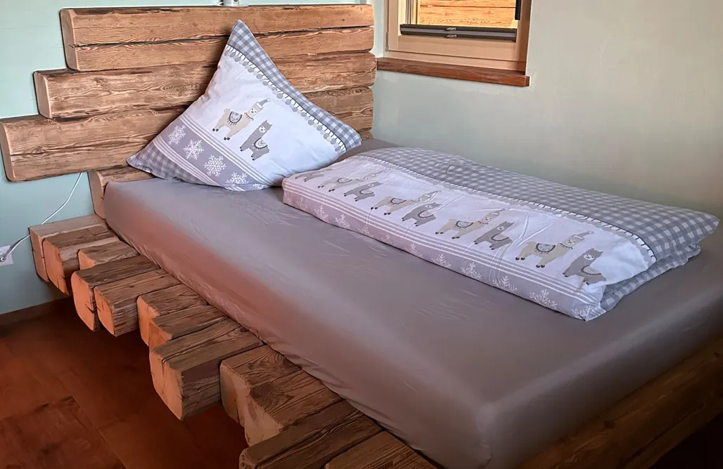 AlohaCamp Natururlaub im Baumhaus auf der Alpakawiese 2