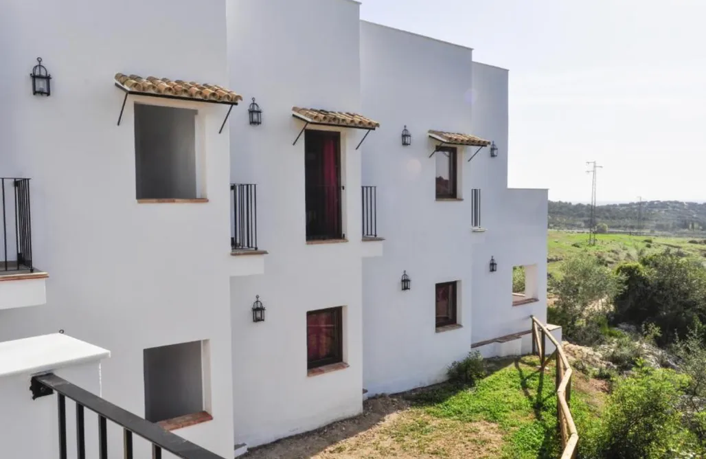 AlohaCamp Bungalow Familiar con una cama doble y dos literas 1