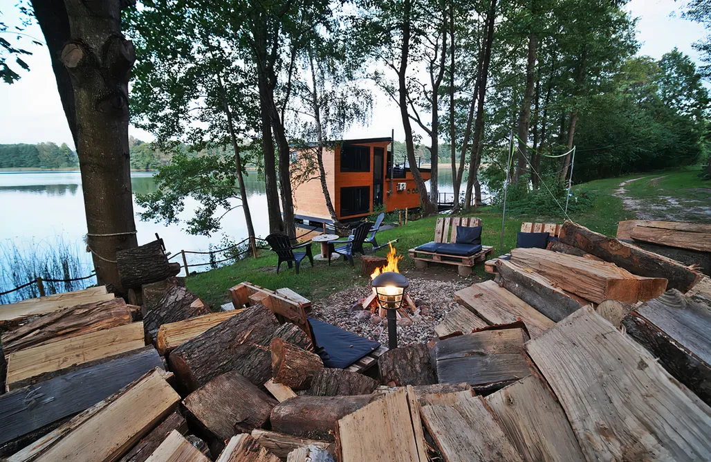 AlohaCamp accommodation Dom na wodzie na Mazurach 1