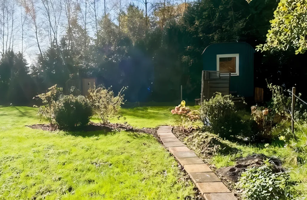 Urlaub im blauen Bauwagen AlohaCamp