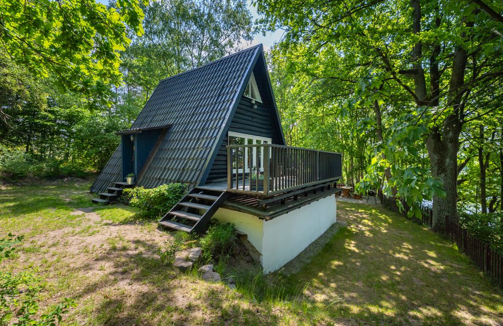 noclegi AlohaCamp Winnica Niebò - kameralne domki z jacuzzi nad jeziorem 1