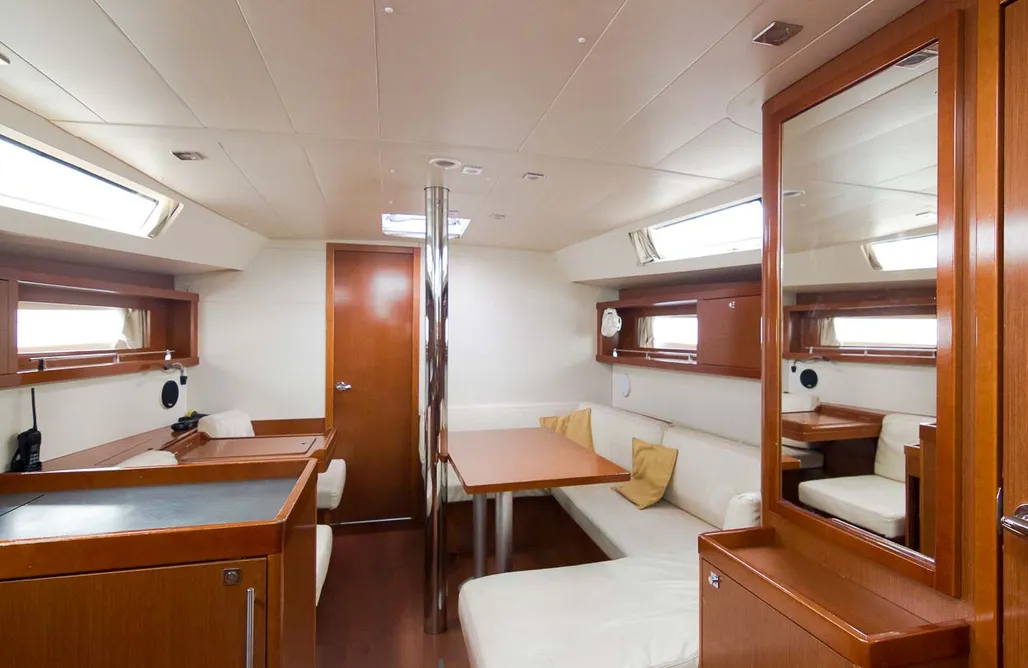 AlohaCamp OCEANIS 41 KATALINA 2012 2