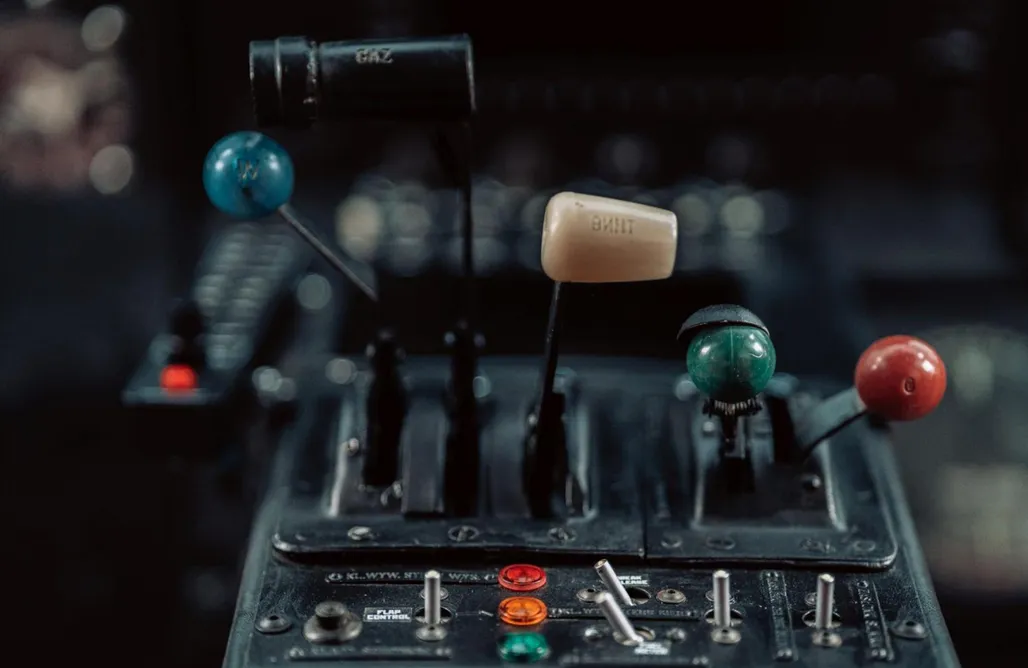 AlohaCamp Flugzeug im Garten 1