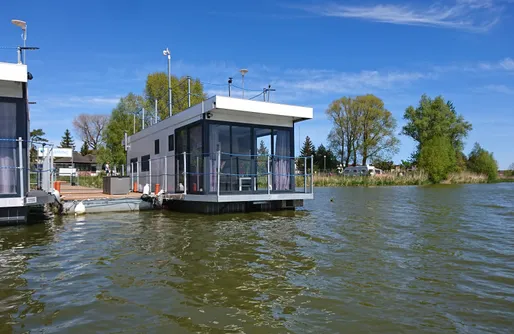 Zdjęcie obiektu ARKA 1  domki na wodzie, rower wodny, parking, wifi