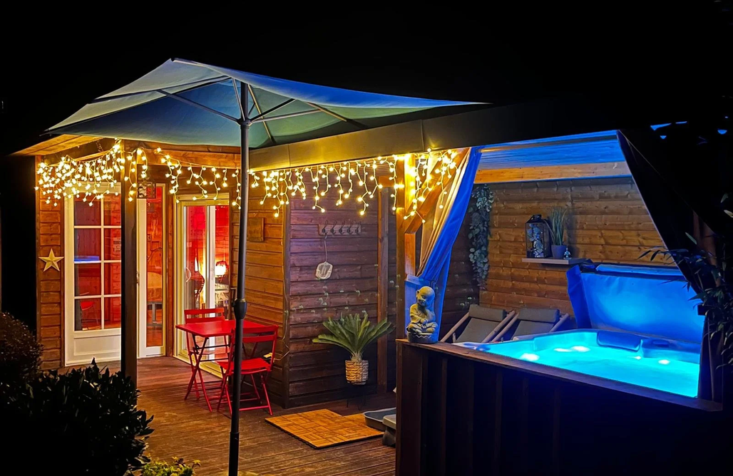 AlohaCamp accommodation Le chalet avec jacuzzi privatif 4