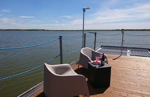 Zdjęcie obiektu ARKA 1  domki na wodzie, rower wodny, parking, wifi