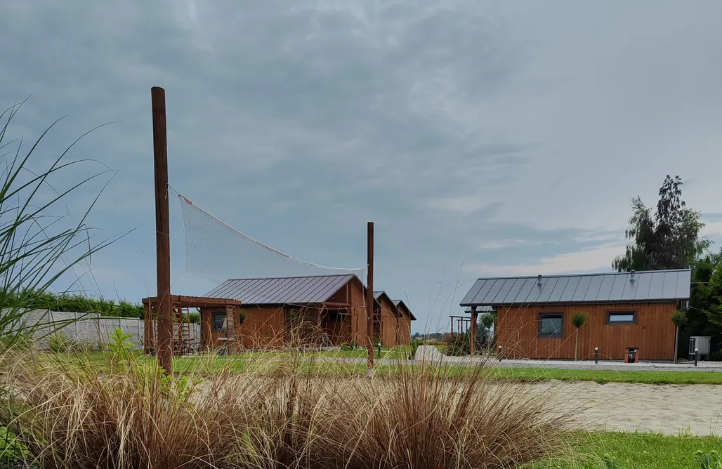 noclegi AlohaCamp Kwitnące Jabłonie. Całoroczne domki wypoczynkowe 3