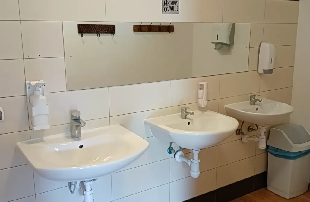 Pole Namiotowe Mikołajki Miejsce kamperowe i namiotowe - Żelazny Most 1