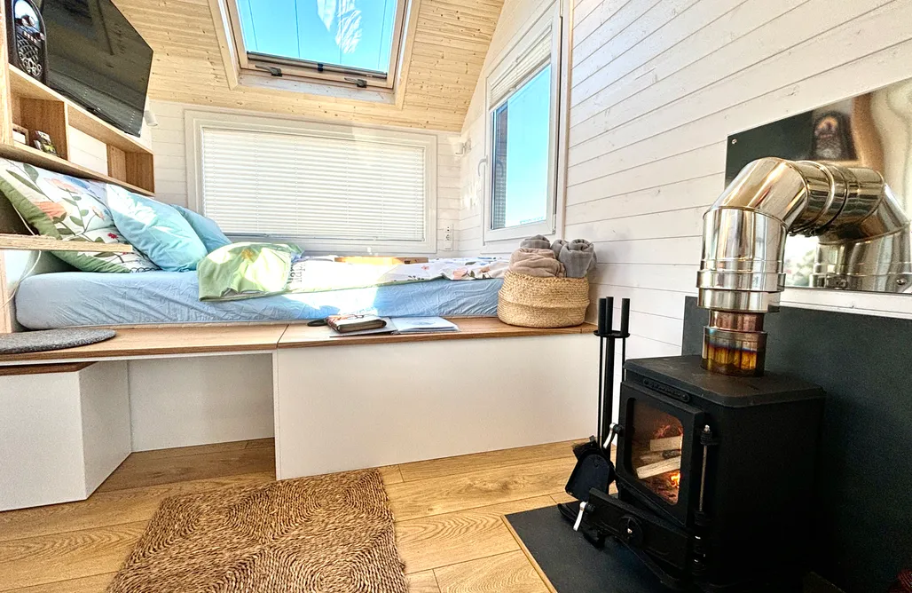 AlohaCamp D13 domek z oknem na gwiazdy, jacuzzi , kominek 420m2 ogród, + sauna basen 2