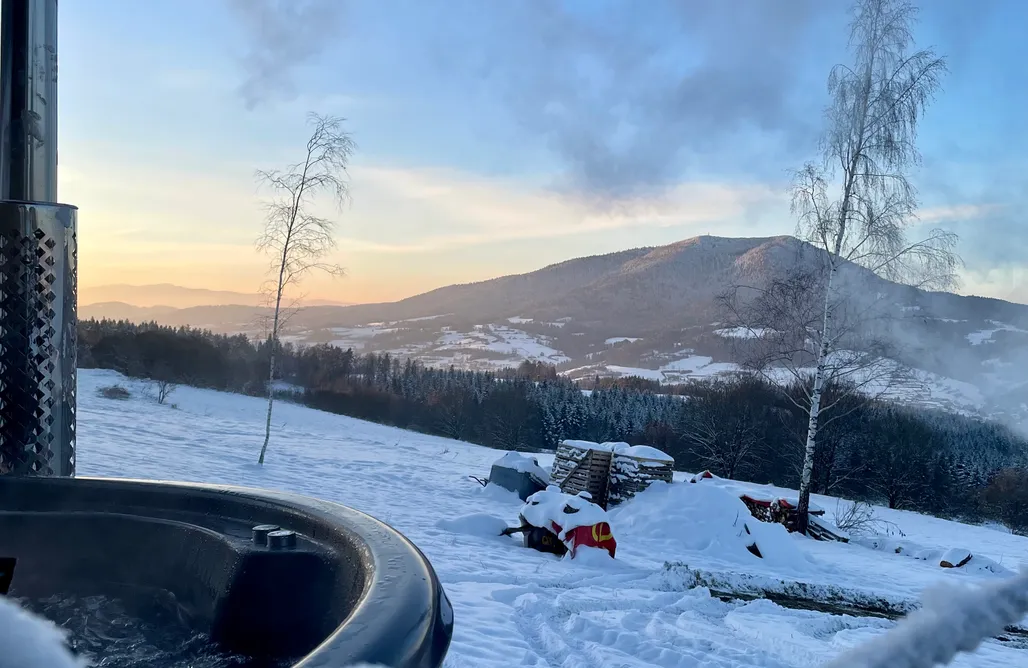 AlohaCamp accommodation Aurora Green Hill - Luna z jacuzzi 1