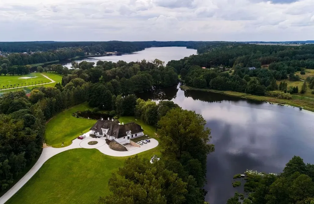 Gdzie na Wakacje w Polsce Strzecha Chopina - dom i półwysep tylko dla Ciebie 1