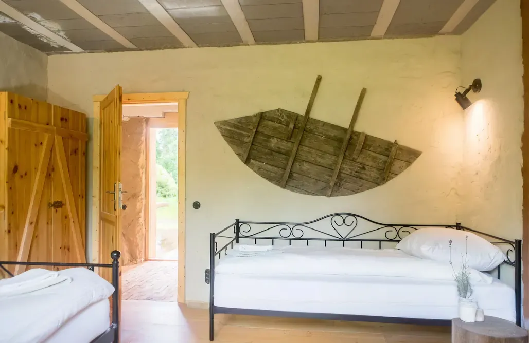 AlohaCamp Rezydencja Straszydło - Skrzydło od drzew 2