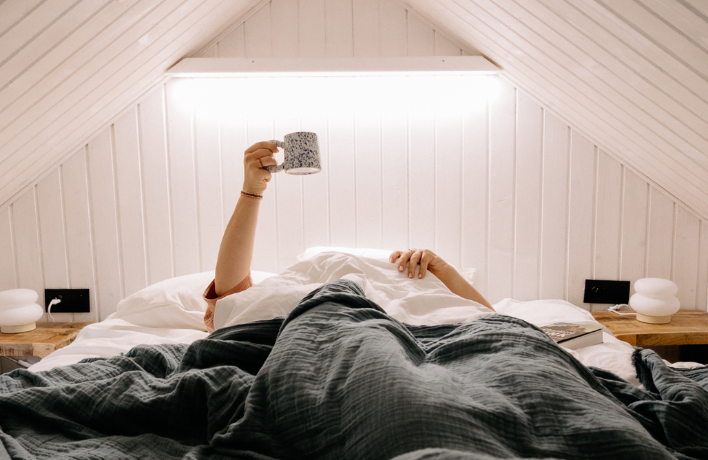 noclegi AlohaCamp Tiny House Okno na Beskidy domek z balią , sauną i widokiem na góry 1