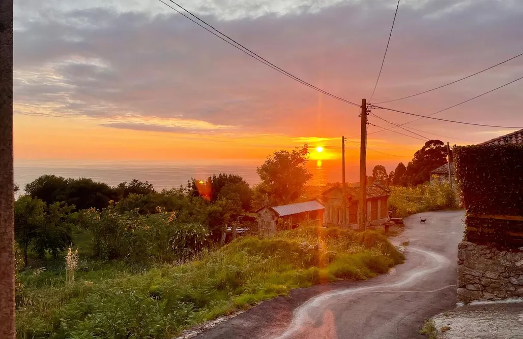 Cave House Spain Tiny house with sunset over the ocean 3
