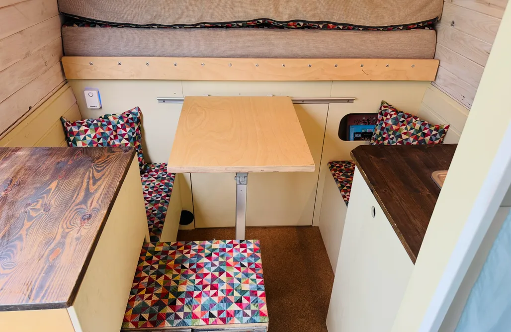 noclegi AlohaCamp Dzielny Campervan Sprinter  5